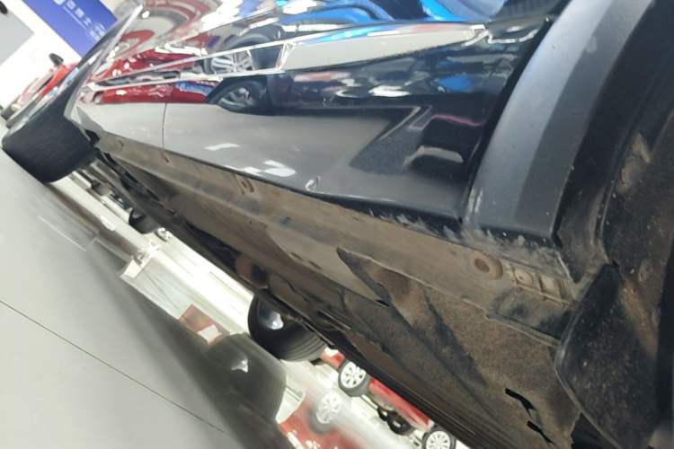 Used Geely Auto Monjaro L 2021 2.0TD DCT EVO Two-Wheel Drive Prestige Version Left Side Sill
