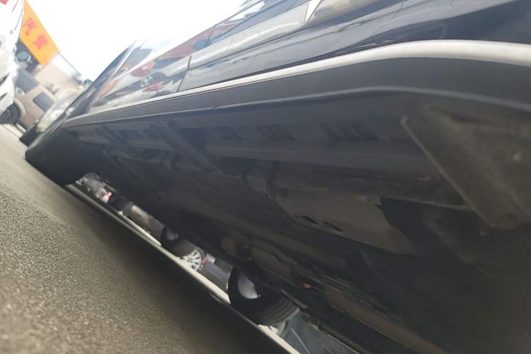 Used Geely Auto Monjaro L 2021 2.0TD DCT EVO Two-Wheel Drive Prestige Version Left Side Sill