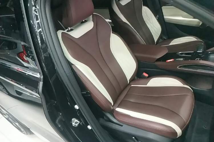 Used Geely Auto Monjaro L 2021 2.0TD DCT EVO Two-Wheel Drive Prestige Version Right Front Seat