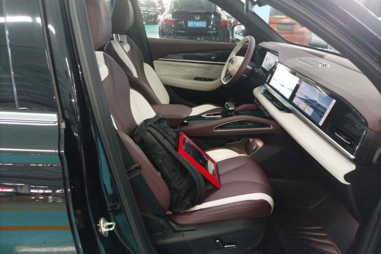Used Geely Auto Monjaro L 2021 2.0TD DCT EVO Two-Wheel Drive Smart Luxury Version Right Front Seat