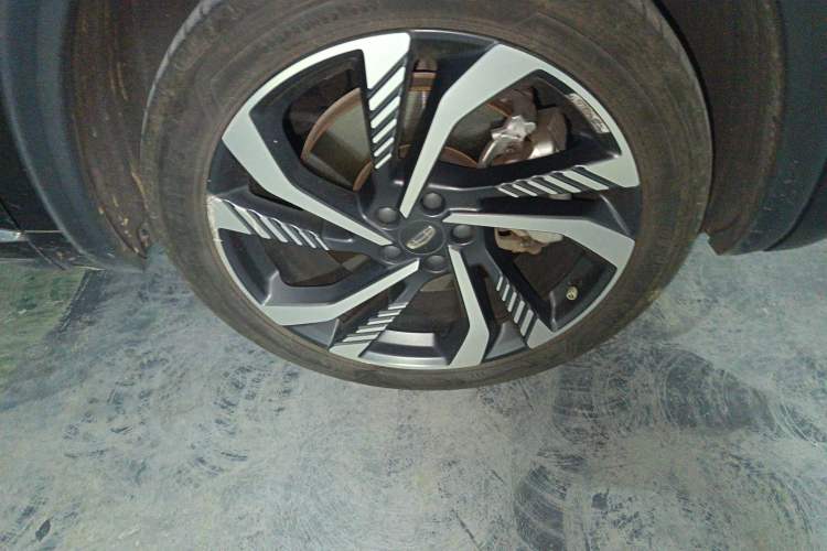 Used Geely Auto Monjaro L 2021 2.0TD High-Power Automatic All-Wheel-Drive Flagship Version Right Front Wheel Hub