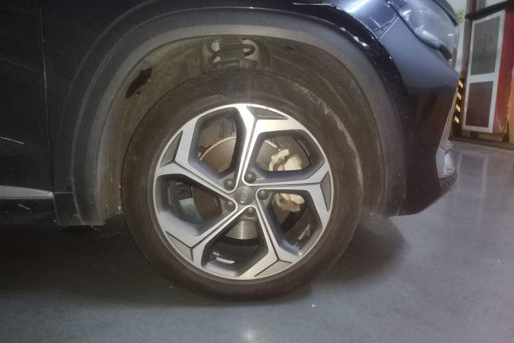 Used Geely Auto Monjaro L 2021 2.0TD DCT EVO Two-Wheel Drive Prestige Version Right Front Wheel Hub