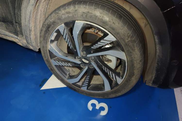 Used Geely Auto Monjaro L 2021 2.0TD High-Power Automatic All-Wheel-Drive Flagship Version Right Front Wheel Hub