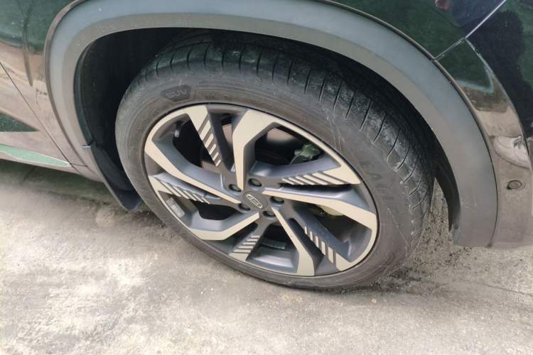 Used Geely Auto Monjaro L 2021 2.0TD High-Power Automatic All-Wheel-Drive Flagship Version Right Front Wheel Hub