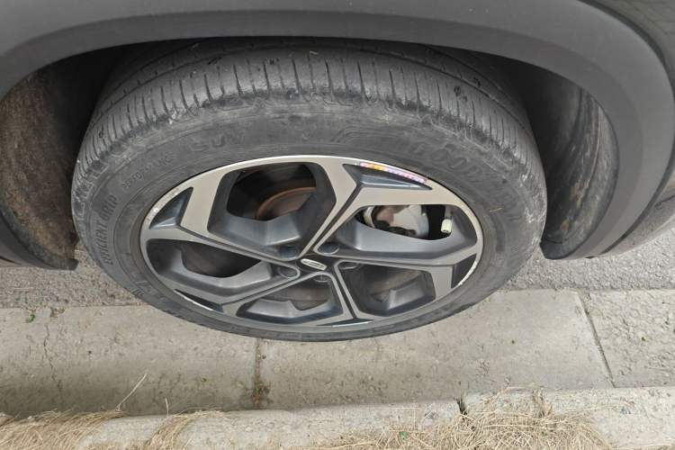 Used Geely Auto Monjaro L 2021 2.0TD DCT EVO Two-Wheel Drive Prestige Version Right Front Wheel Hub