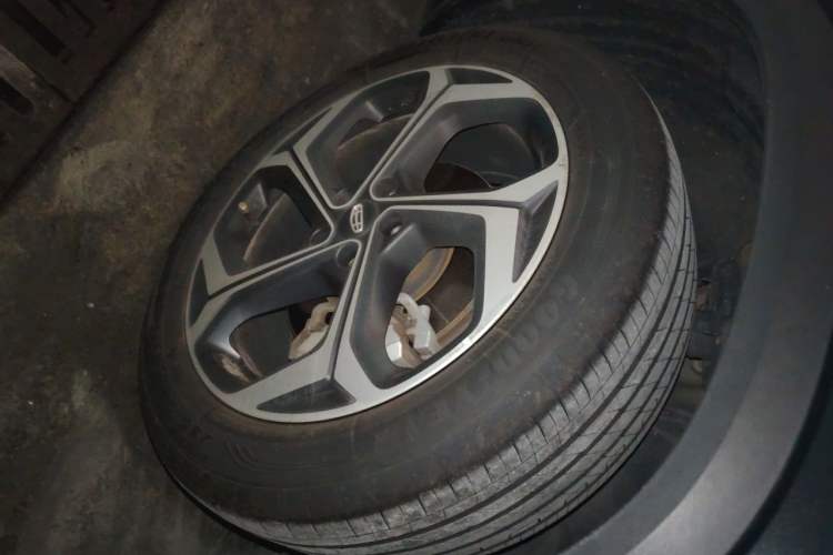 Used Geely Auto Monjaro L 2021 2.0TD DCT EVO Two-Wheel Drive Prestige Version Right Front Wheel Hub