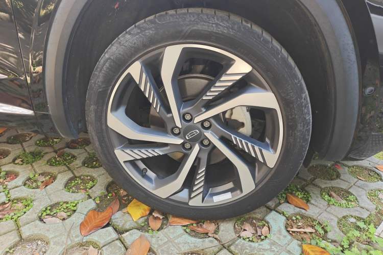 Used Geely Auto Monjaro L 2021 2.0TD DCT EVO Two-Wheel Drive Smart Luxury Version Right Front Wheel Hub