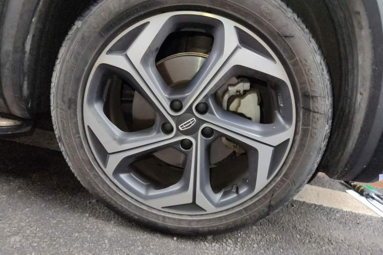 Used Geely Auto Monjaro L 2021 2.0TD DCT EVO Two-Wheel Drive Prestige Version Right Front Wheel Hub