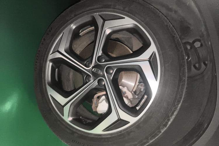 Used Geely Auto Monjaro L 2021 2.0TD DCT EVO Two-Wheel Drive Prestige Version Right Front Wheel Hub