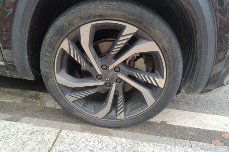 Used Geely Auto Monjaro L 2021 2.0TD DCT EVO Two-Wheel Drive Smart Luxury Version Right Front Wheel Hub