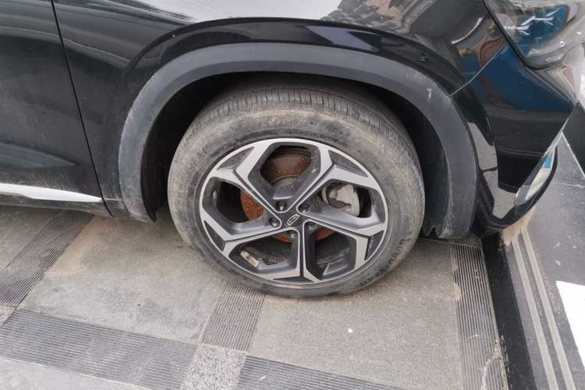 Used Geely Auto Monjaro L 2021 2.0TD DCT EVO Two-Wheel Drive Prestige Version Right Front Wheel Hub