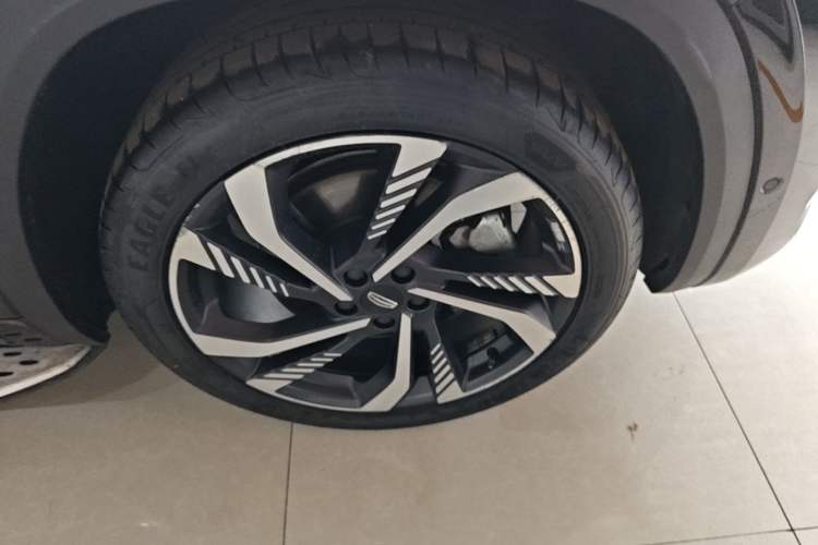 Used Geely Auto Monjaro L 2021 2.0TD High-Power Automatic All-Wheel-Drive Flagship Version Right Front Wheel Hub
