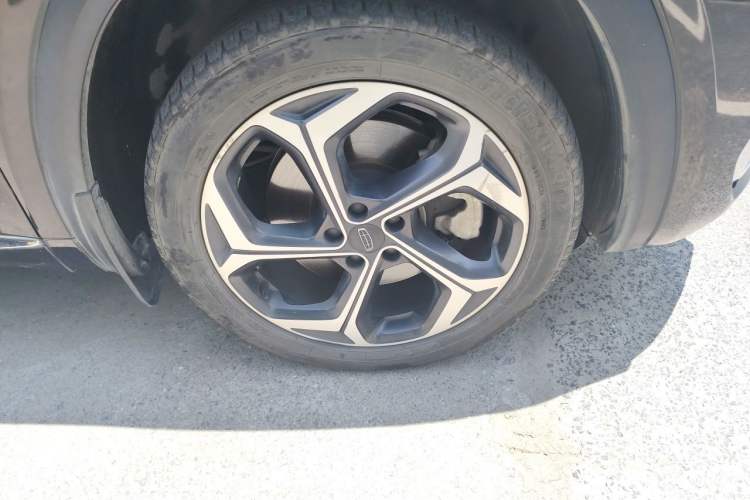 Used Geely Auto Monjaro L 2021 2.0TD High-Power Automatic All-Wheel Drive Luxury Version Right Front Wheel Hub