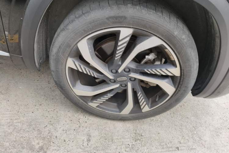Used Geely Auto Monjaro L 2021 2.0TD High-Power Automatic All-Wheel-Drive Flagship Version Right Front Wheel Hub