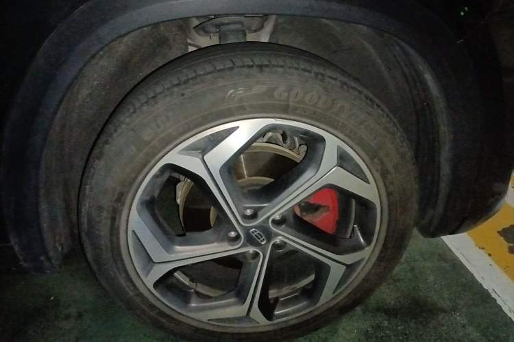Used Geely Auto Monjaro L 2021 2.0TD DCT EVO Two-Wheel Drive Prestige Version Right Front Wheel Hub