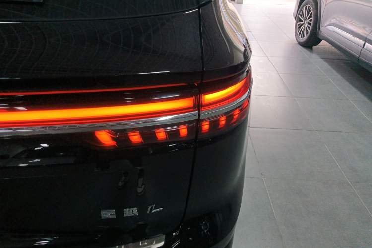 Used Geely Auto Monjaro L 2021 2.0TD DCT EVO Two-Wheel Drive Prestige Version Right Rear Taillight