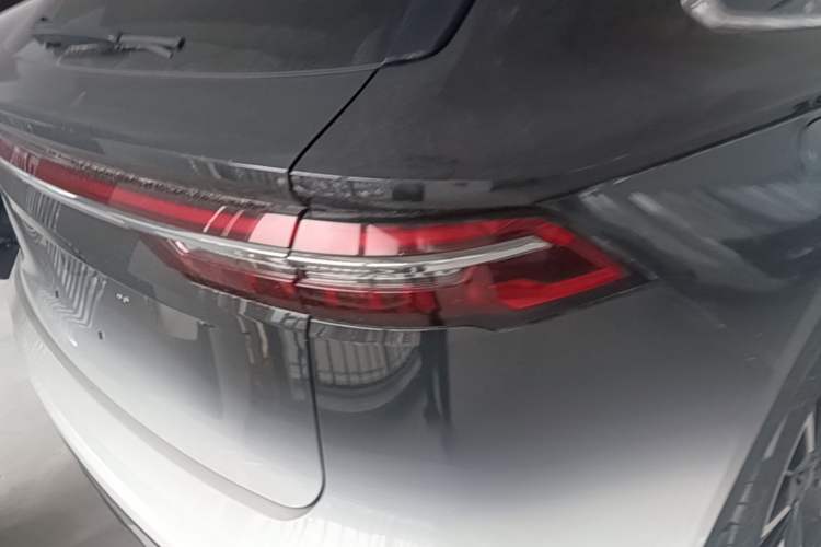 Used Geely Auto Monjaro L 2021 2.0TD High-Power Automatic All-Wheel-Drive Flagship Version Right Rear Taillight