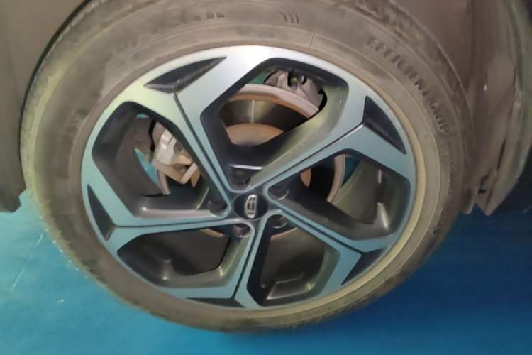 Used Geely Auto Monjaro L 2021 2.0TD DCT EVO Two-Wheel Drive Prestige Version Right Rear Wheel Hub