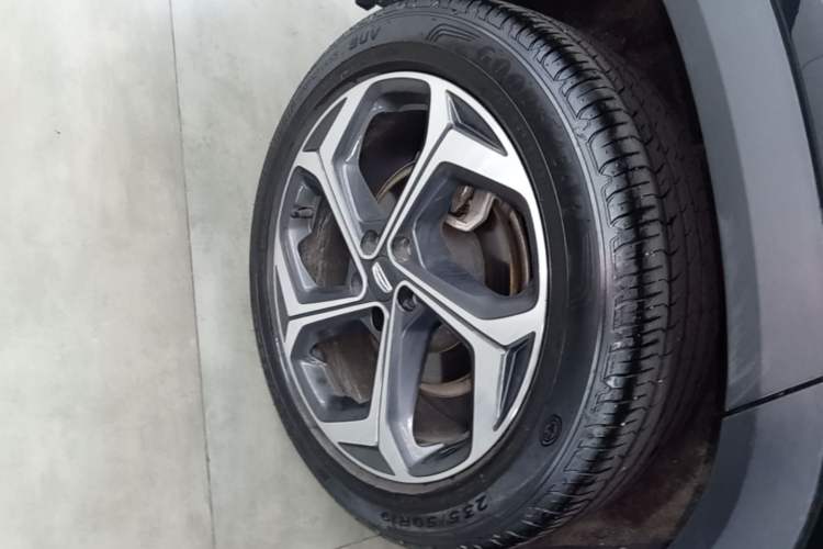 Used Geely Auto Monjaro L 2021 2.0TD DCT EVO Two-Wheel Drive Prestige Version Right Rear Wheel Hub