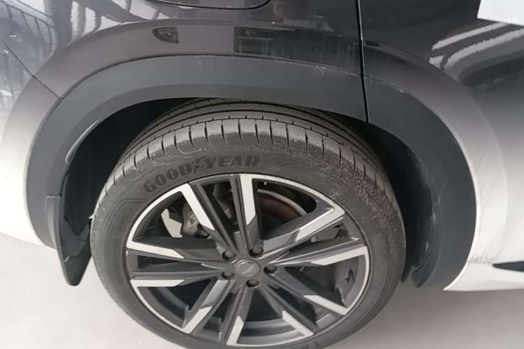 Used Geely Auto Monjaro L 2021 2.0TD High-Power Automatic All-Wheel-Drive Flagship Version Right Rear Wheel Hub