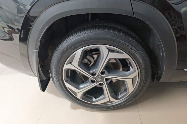 Used Geely Auto Monjaro L 2021 2.0TD DCT EVO Two-Wheel Drive Prestige Version Right Rear Wheel Hub