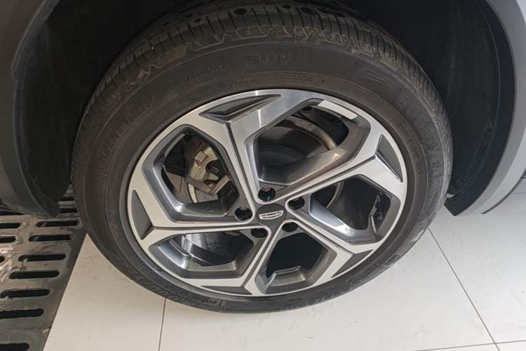 Used Geely Auto Monjaro L 2021 2.0TD DCT EVO Two-Wheel Drive Prestige Version Right Rear Wheel Hub