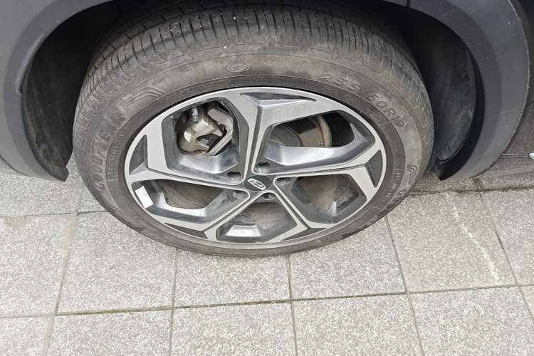 Used Geely Auto Monjaro L 2021 2.0TD DCT EVO Two-Wheel Drive Prestige Version Right Rear Wheel Hub