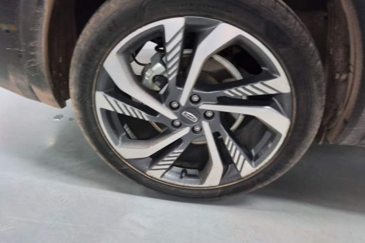 Used Geely Auto Monjaro L 2021 2.0TD High-Power Automatic All-Wheel-Drive Flagship Version Right Rear Wheel Hub