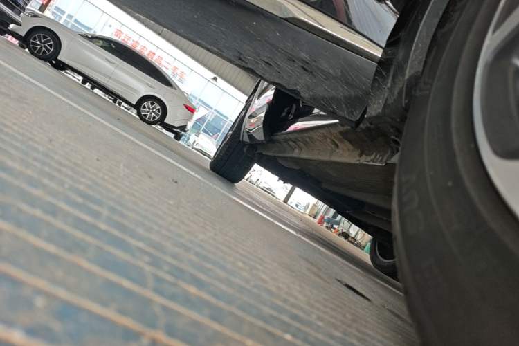 Used Geely Auto Monjaro L 2021 2.0TD DCT EVO Two-Wheel Drive Prestige Version Right Side Sill
