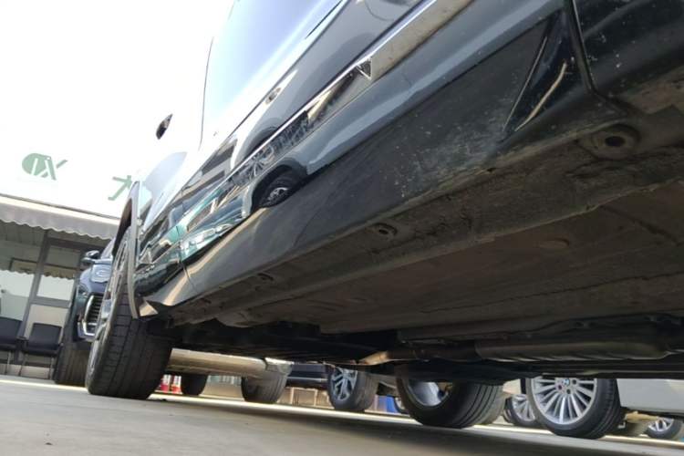 Used Geely Auto Monjaro L 2021 2.0TD High-Power Automatic All-Wheel-Drive Flagship Version Right Side Sill