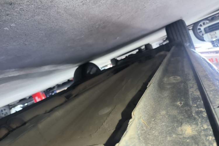 Used Geely Auto Monjaro L 2021 2.0TD DCT EVO Two-Wheel Drive Smart Luxury Version Right Side Sill