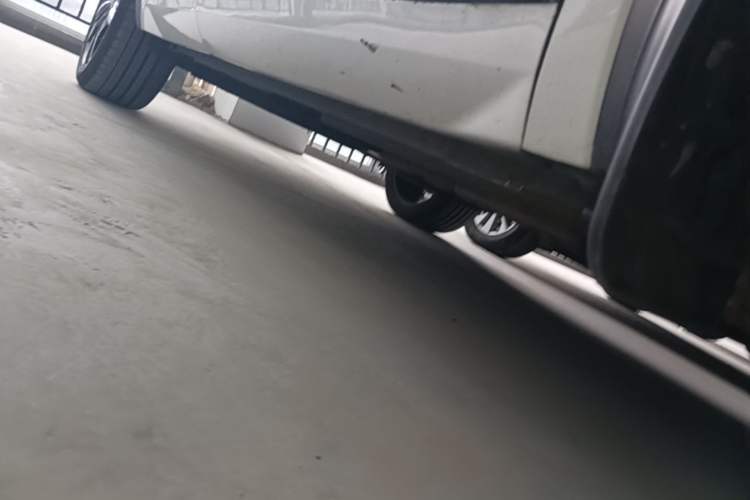 Used Geely Auto Monjaro L 2021 2.0TD High-Power Automatic All-Wheel-Drive Flagship Version Right Side Sill