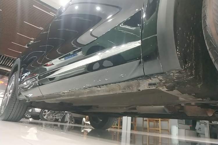 Used Geely Auto Monjaro L 2021 2.0TD DCT EVO Two-Wheel Drive Prestige Version Right Side Sill