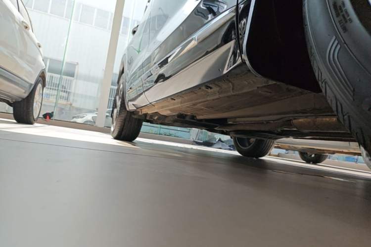 Used Geely Auto Monjaro L 2021 2.0TD DCT EVO Two-Wheel Drive Prestige Version Right Side Sill