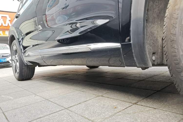 Used Geely Auto Monjaro L 2021 2.0TD DCT EVO Two-Wheel Drive Prestige Version Right Side Sill