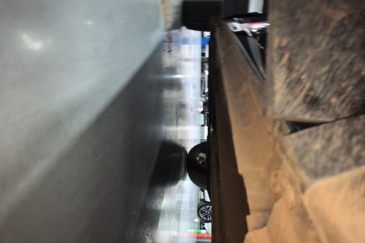 Used Geely Auto Monjaro L 2021 2.0TD High-Power Automatic All-Wheel-Drive Flagship Version Right Side Sill