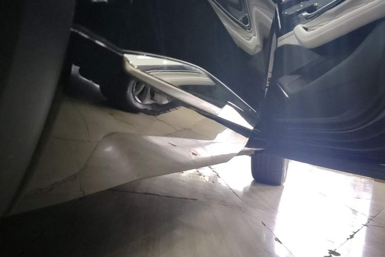 Used Geely Auto Monjaro L 2021 2.0TD DCT EVO Two-Wheel-Drive Flagship Version Right Side Sill