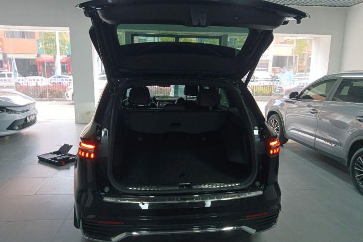 Used Geely Auto Monjaro L 2021 2.0TD DCT EVO Two-Wheel Drive Prestige Version Trunk
