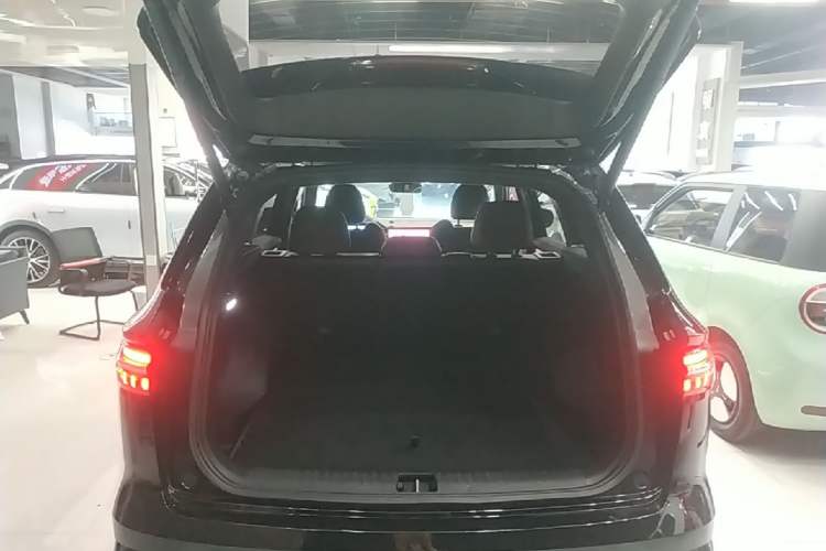Used Geely Auto Monjaro L 2021 2.0TD DCT EVO Two-Wheel Drive Prestige Version Trunk