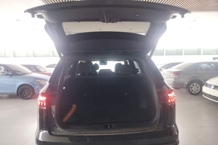 Used Geely Auto Monjaro L 2021 2.0TD DCT EVO Two-Wheel Drive Smart Luxury Version Trunk