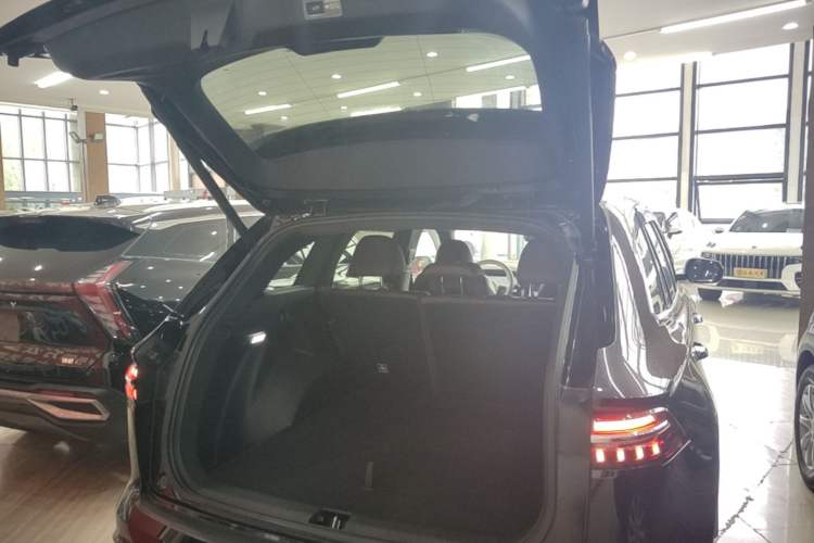 Used Geely Auto Monjaro L 2021 2.0TD DCT EVO Two-Wheel-Drive Flagship Version Trunk