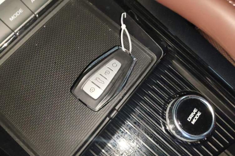 Used Geely Auto Monjaro L 2021 2.0TD DCT EVO Two-Wheel Drive Prestige Version Vehicle Key