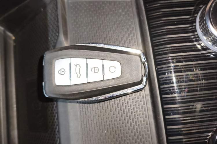 Used Geely Auto Monjaro L 2021 2.0TD DCT EVO Two-Wheel Drive Smart Luxury Version Vehicle Key