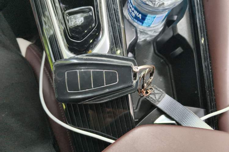 Used Geely Auto Monjaro L 2021 2.0TD DCT EVO Two-Wheel Drive Smart Luxury Version Vehicle Key