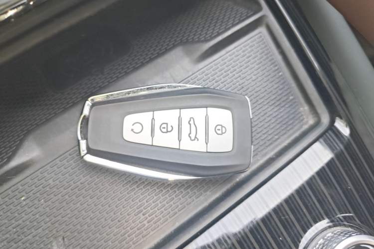 Used Geely Auto Monjaro L 2021 2.0TD DCT EVO Two-Wheel Drive Smart Luxury Version Vehicle Key
