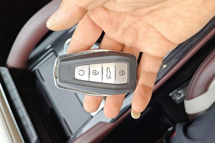 Used Geely Auto Monjaro L 2021 2.0TD DCT EVO Two-Wheel Drive Smart Luxury Version Vehicle Key