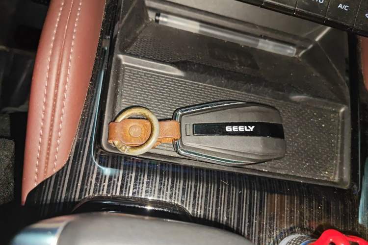 Used Geely Auto Monjaro L 2021 2.0TD DCT EVO Two-Wheel Drive Smart Luxury Version Vehicle Key