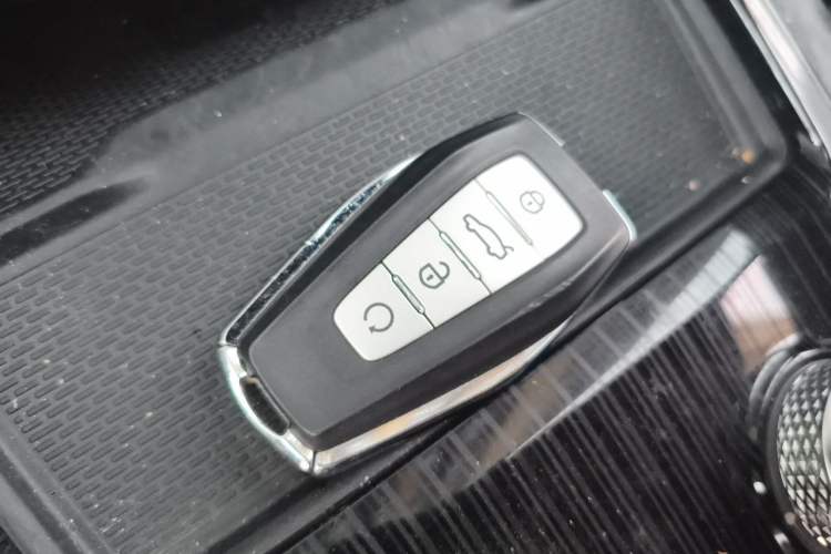 Used Geely Auto Monjaro L 2021 2.0TD DCT EVO Two-Wheel Drive Smart Luxury Version Vehicle Key