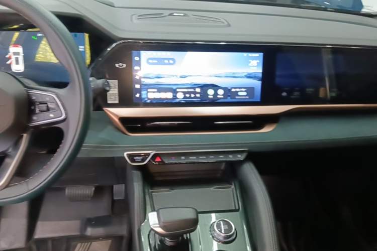Used Geely Auto Monjaro L 2021 2.0TD DCT EVO Two-Wheel Drive Smart Luxury Version Audio And AC Panel