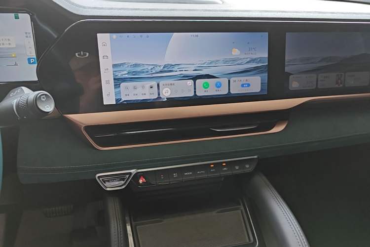 Used Geely Auto Monjaro L 2021 2.0TD DCT EVO Two-Wheel Drive Smart Luxury Version Audio And AC Panel